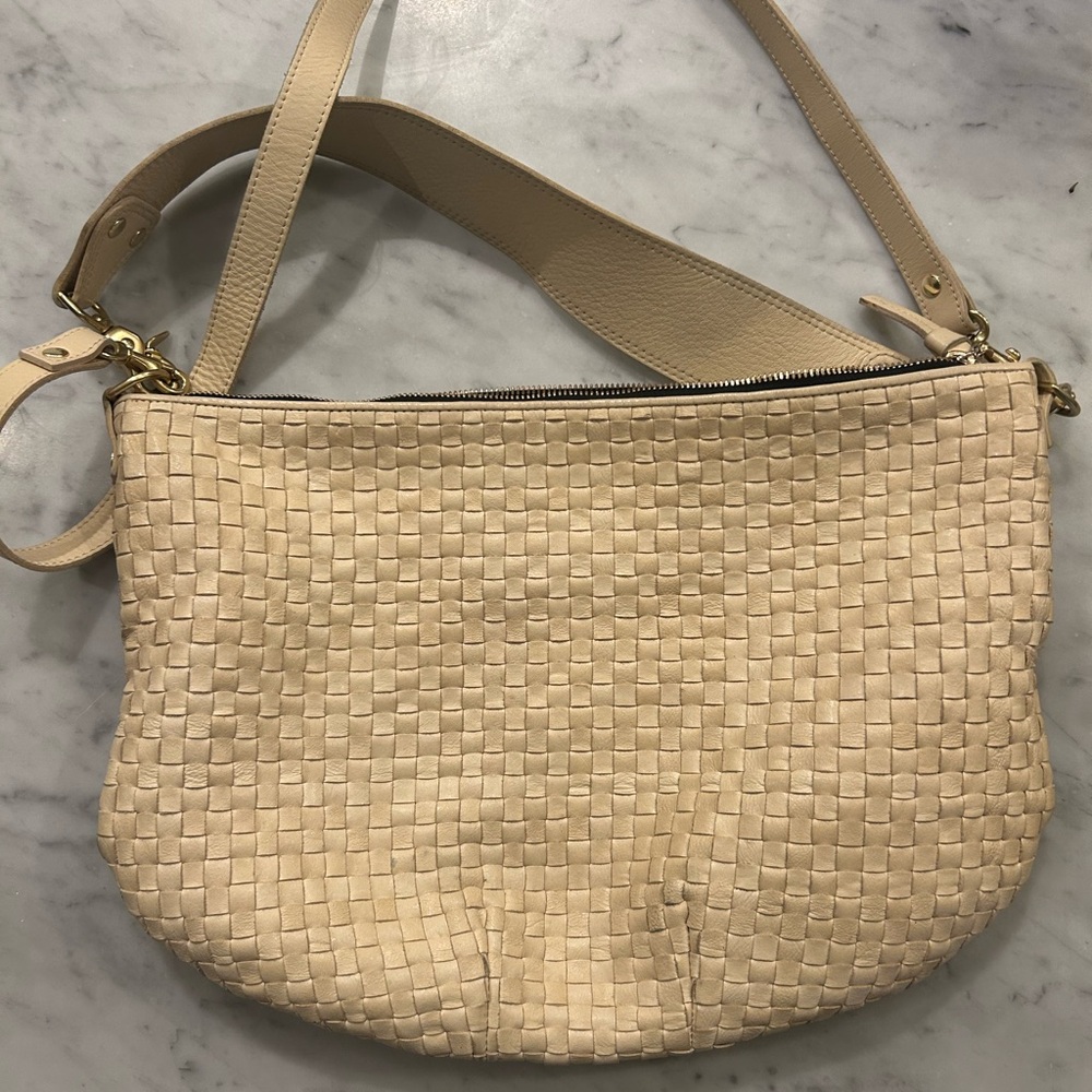 Clare V. Cream Moyen Messenger Woven Shoulder Bag